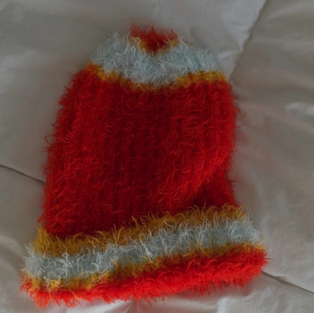 FREE PEOPLE  Fuzzy Beanie